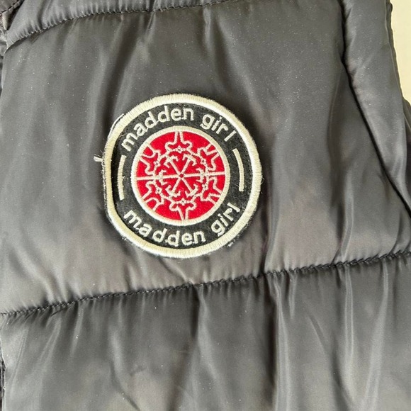 Black Madden Girl puffer vest. XLarge - Picture 4 of 6